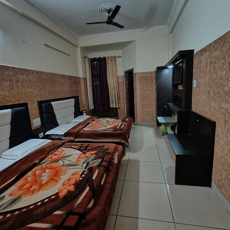 Aashirwad Hotel Катра Екстериор снимка