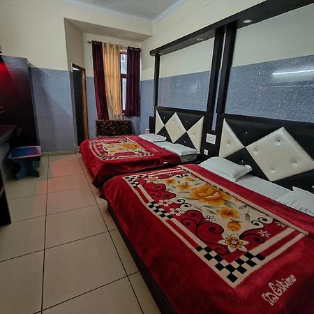 Aashirwad Hotel Катра Екстериор снимка