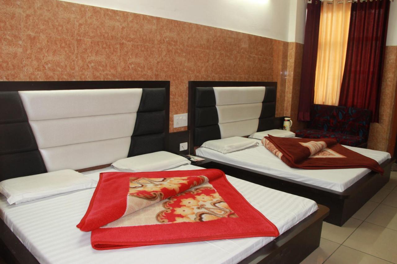 Aashirwad Hotel Катра Екстериор снимка
