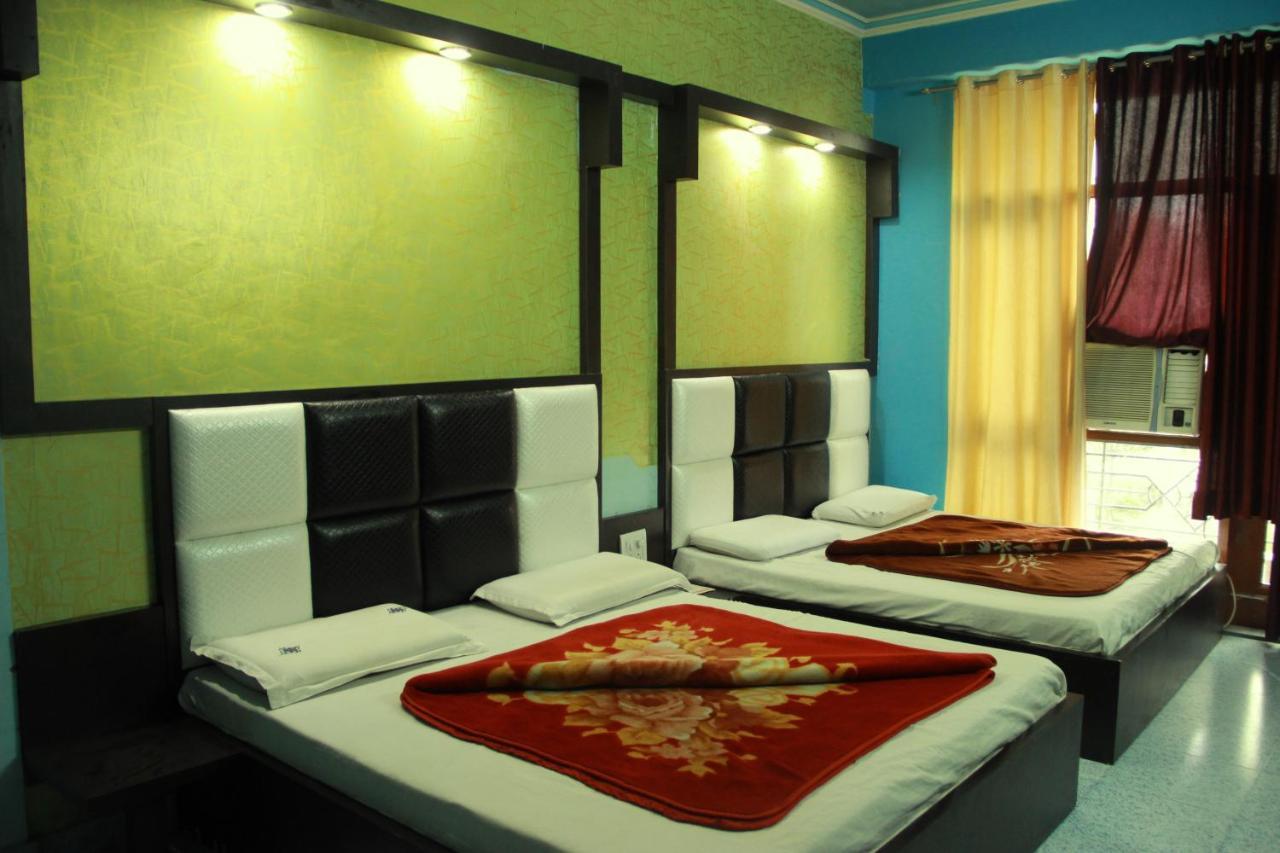 Aashirwad Hotel Катра Екстериор снимка