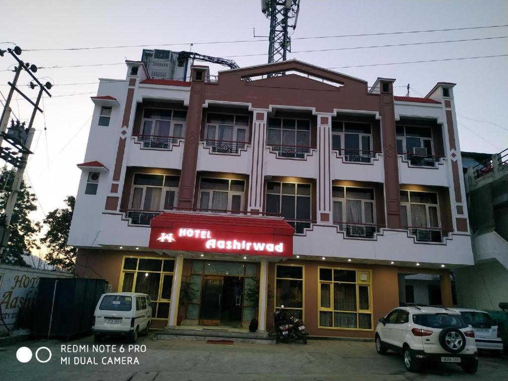 Aashirwad Hotel Катра Екстериор снимка