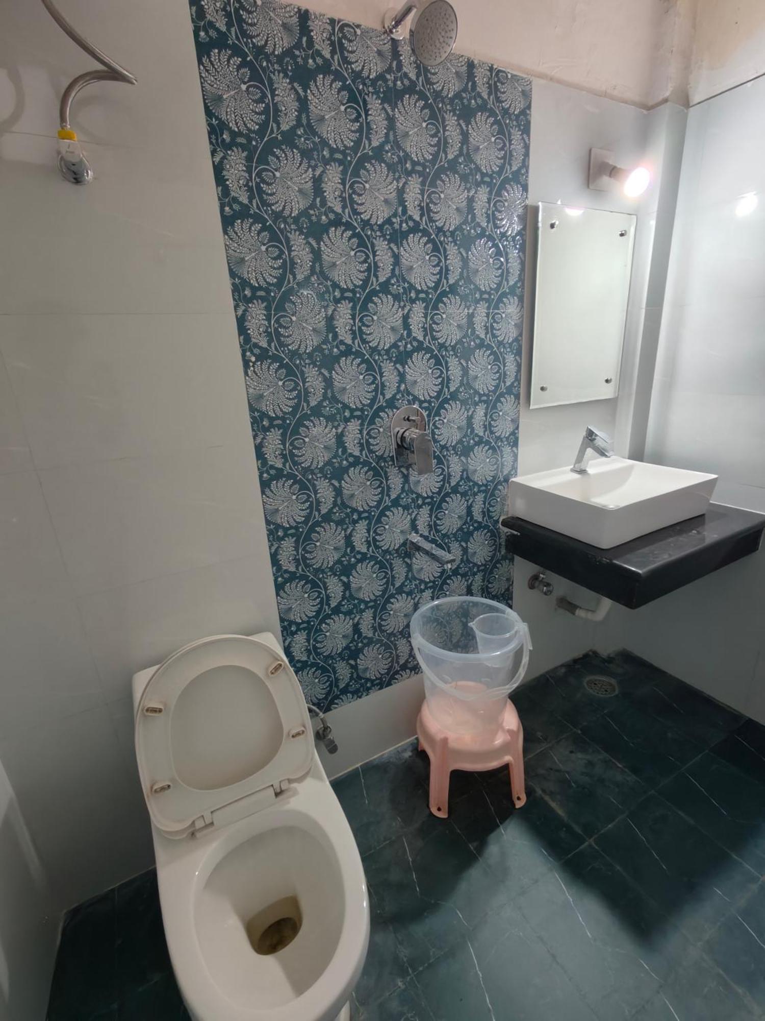 Aashirwad Hotel Катра Екстериор снимка
